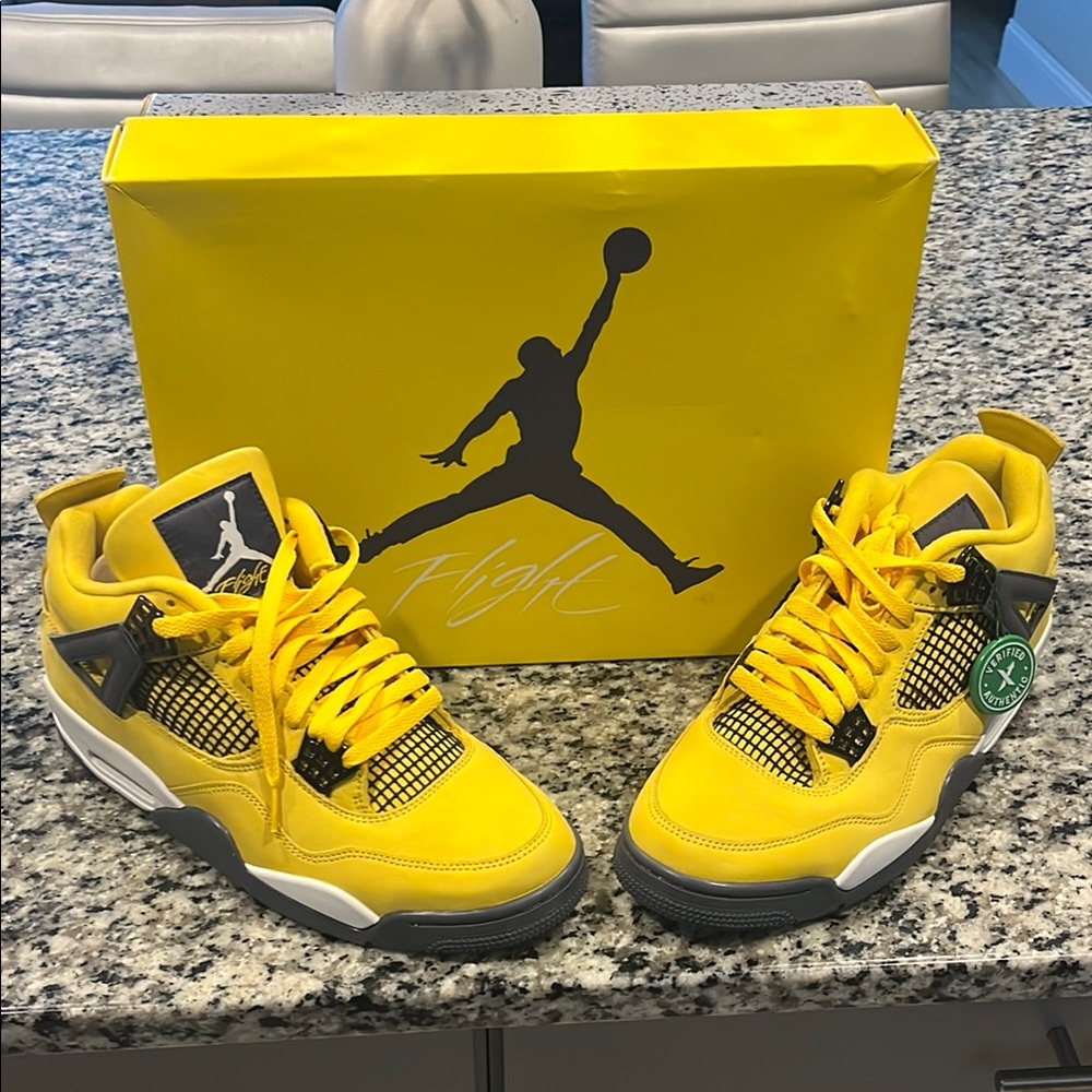 Jordan 4 Retro Lightning (2021)